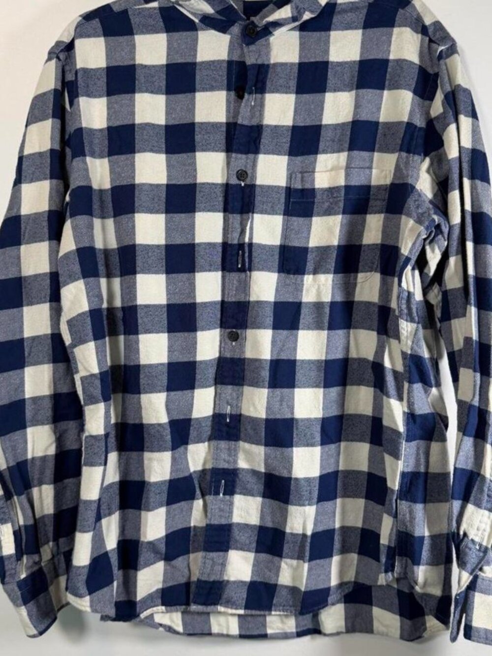 Uniqlo white and blue gingham button-up shirt in size L